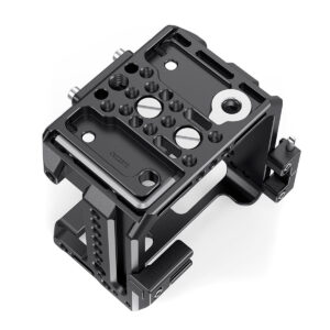 SmallRig-2372-4 SmallRig 2372B Cage for Z CAM E2C on musta metallinen kamerahäkki, jossa on useita kierteitettyjä reikiä ja kiinnityspisteitä suojausta ja lisävarusteiden kiinnitystä varten.