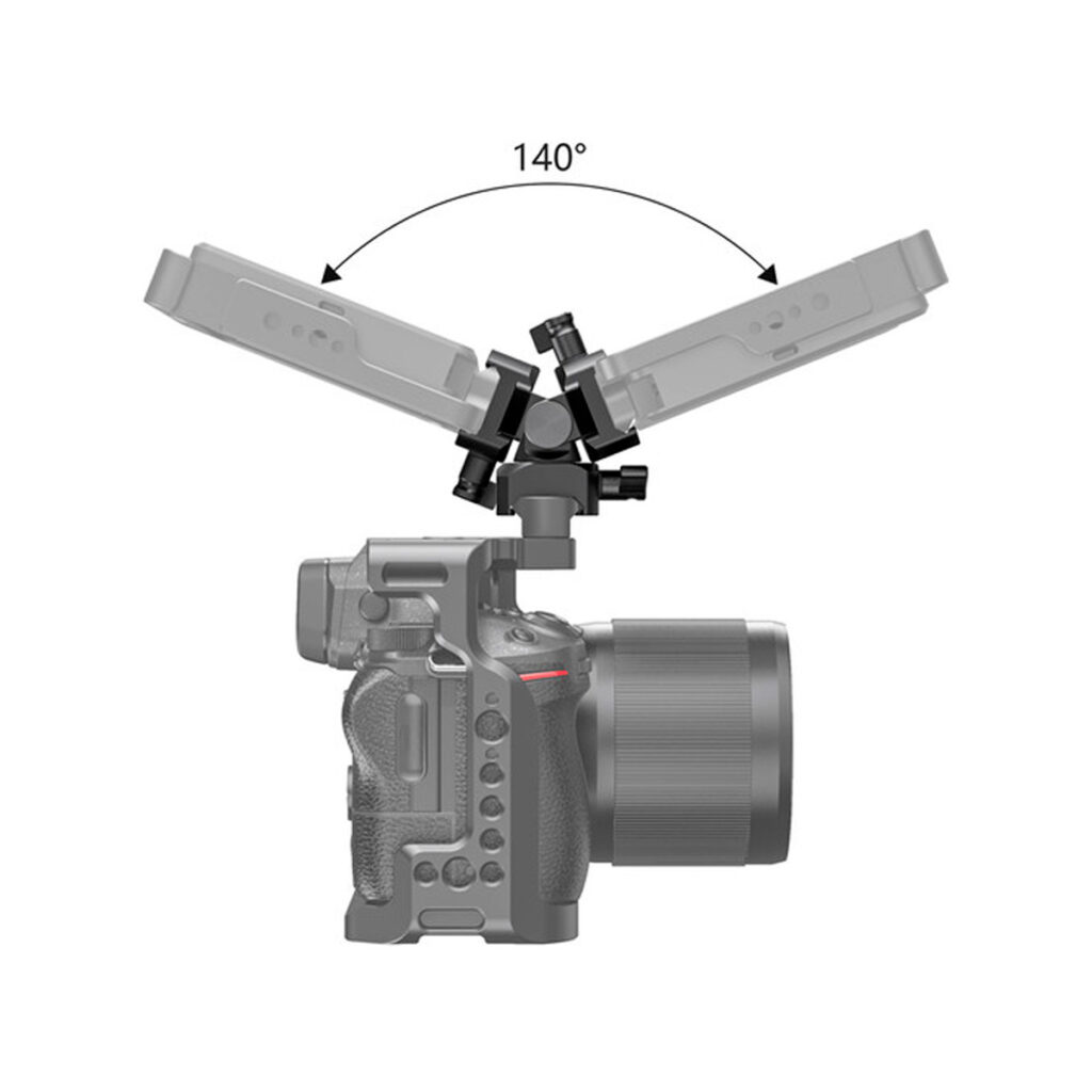 SmallRig-2385-4 SmallRig 2385 Swivel & Tilt Mount with Nato Clamp on kuvassa kameraan kiinnitettynä, ja sen päällä on laite, joka kallistuu ylös ja alas ja jonka 140 asteen säädettävä kulma on merkitty nuolilla.