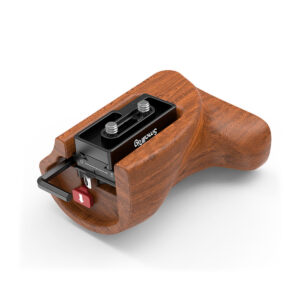 SmallRig-2457-3 SmallRig 2457 Wooden Grip w/ Quick Release for Z CAM E2 tarjoaa sileän, ergonomisen puukahvan, jossa on musta metallinen kiinnityslevy ja punainen vipu kameran turvallista kiinnittämistä varten.