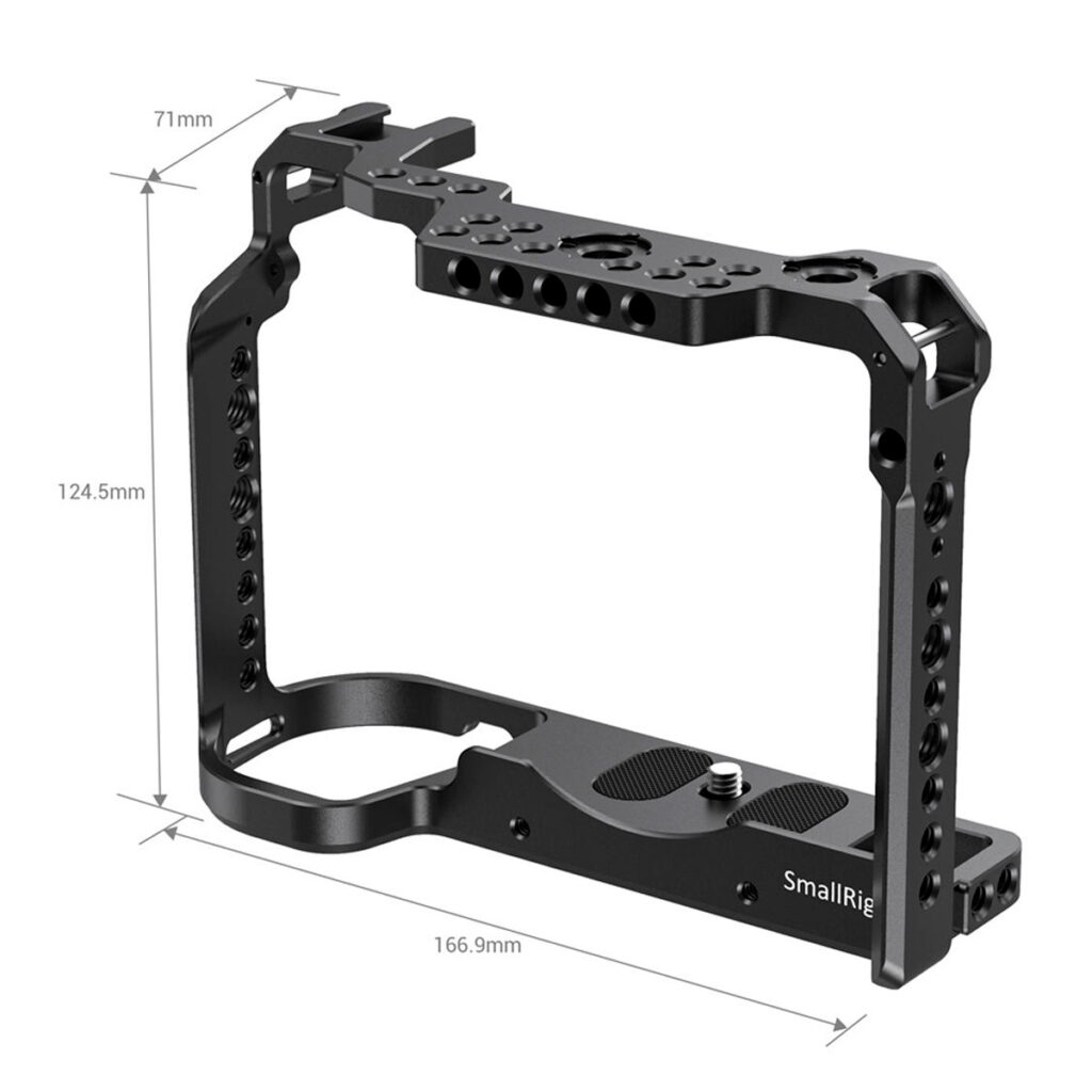 SmallRig-2488-2 SmallRig 2488 Cage for Panasonic Lumix S1H on musta metallinen kamerahäkki, jossa on useita kiinnitysreikiä. Mitat: Mitat: 124,5 mm korkea, 166,9 mm leveä ja 71 mm syvä.