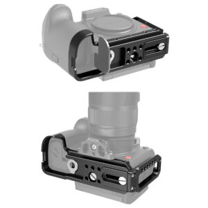 SmallRig 2655 L-kiinnike Panasonic Lumix S1H:lle, kuvassa kahdesta kulmasta harmaassa kameran rungossa, istuu tiukasti ja tarjoaa suojan ja useita kiinnityspisteitä lisävarusteiden kiinnittämistä varten.