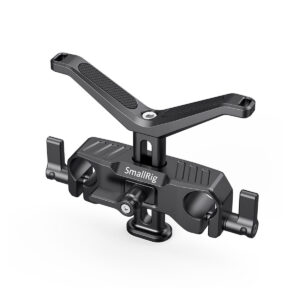 SmallRig-2680 SmallRig 2680 Universal Lens Support 15mm LWS, musta metallinen kameran lisävaruste, jossa on säädettävät varret ja kiinnittimet varusteiden kiinnittämiseksi kamerarigiin, on kuvattu valkoisella pohjalla.