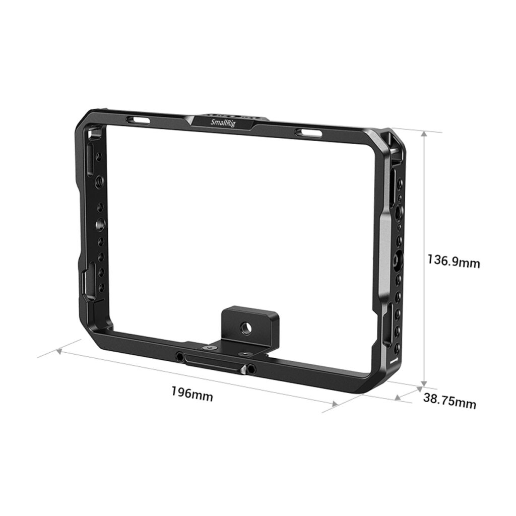 SmallRig-2684-3 SmallRig 2684 Monitor Cage with Sun Hood for SmallHD 702 on musta suorakaiteen muotoinen kehys, jossa on useita kiinnitysreikiä ja jonka mitat ovat 196 mm leveä, 136,9 mm korkea ja 38,75 mm syvä, kuvassa valkoista taustaa vasten.