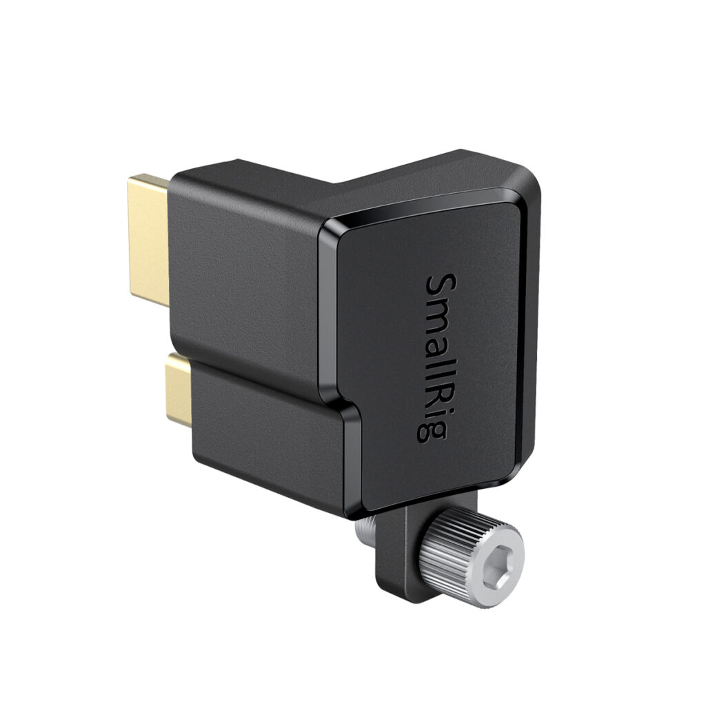 SmallRig-2700 SmallRig 2700 HDMI & USB Type-C Right Angle Adapter for BMPCC 4K/6K on musta, L-muotoinen sovitin, jossa on kullatut liittimet, SmaIRig-brändi ja hopeinen kiertyvä kiristysnuppi pohjassa.