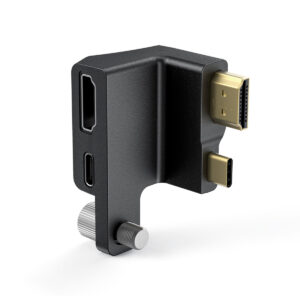 SmallRig-2700-2 SmallRig 2700 on musta, kulmikas suorakulmainen sovitin BMPCC 4K/6K:lle, jossa on HDMI- ja USB-C-portit, kultaiset liittimet ja metallinen ruuvinuppi turvallista kiinnitystä varten.