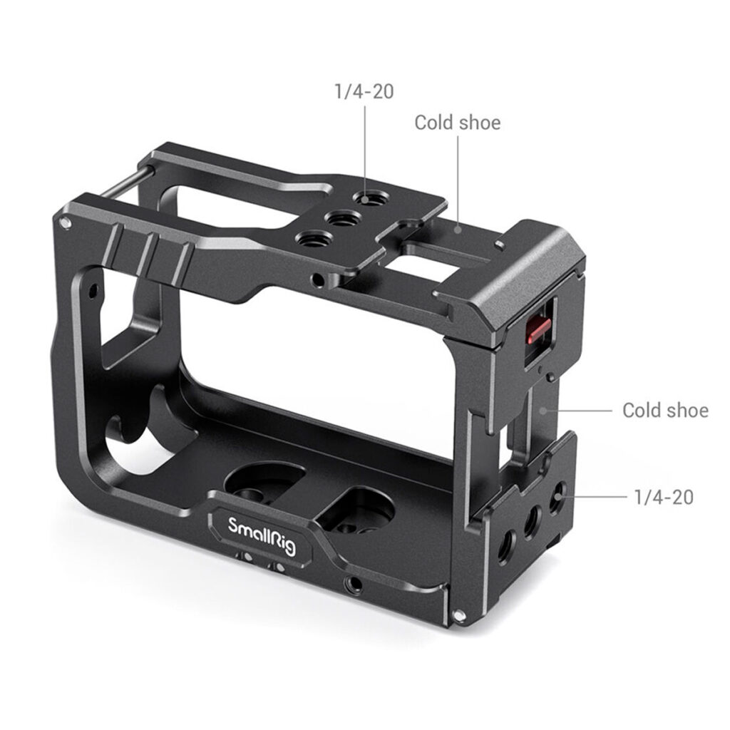 SmallRig-2798-2 SmallRig 2798 Vlogging Cage for Insta360 One R on musta kamerahäkki, jossa on merkitty 1/4-20-kierrereiät ja kylmäkenkäkiinnikkeet, jotka on suunniteltu suojaamaan Insta360 One R -kameraa ja tarjoamaan useita lisävarusteiden kiinnityspisteitä.