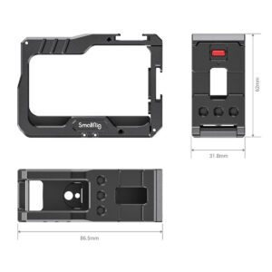 SmallRig-2798-4 Kaavio SmallRig 2798 Vlogging Cage for Insta360 One R:n häkistä edestä, ylhäältä ja sivulta. Mitat ovat 62 mm korkea, 31,8 mm leveä ja 86,5 mm pitkä. Häkissä näkyy useita kiinnityspisteitä.