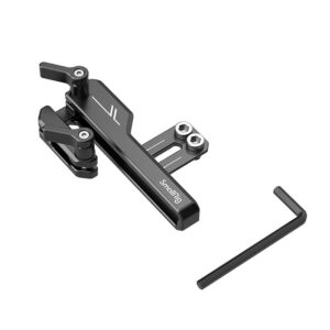 SmallRig 2799 Mount for LaCie Portable SSD on musta metallinen säädettävä kiinnike, jossa on kaksi kiristysvipua ja mukana toimitettu kuusiokoloavain valkoista taustaa vasten.