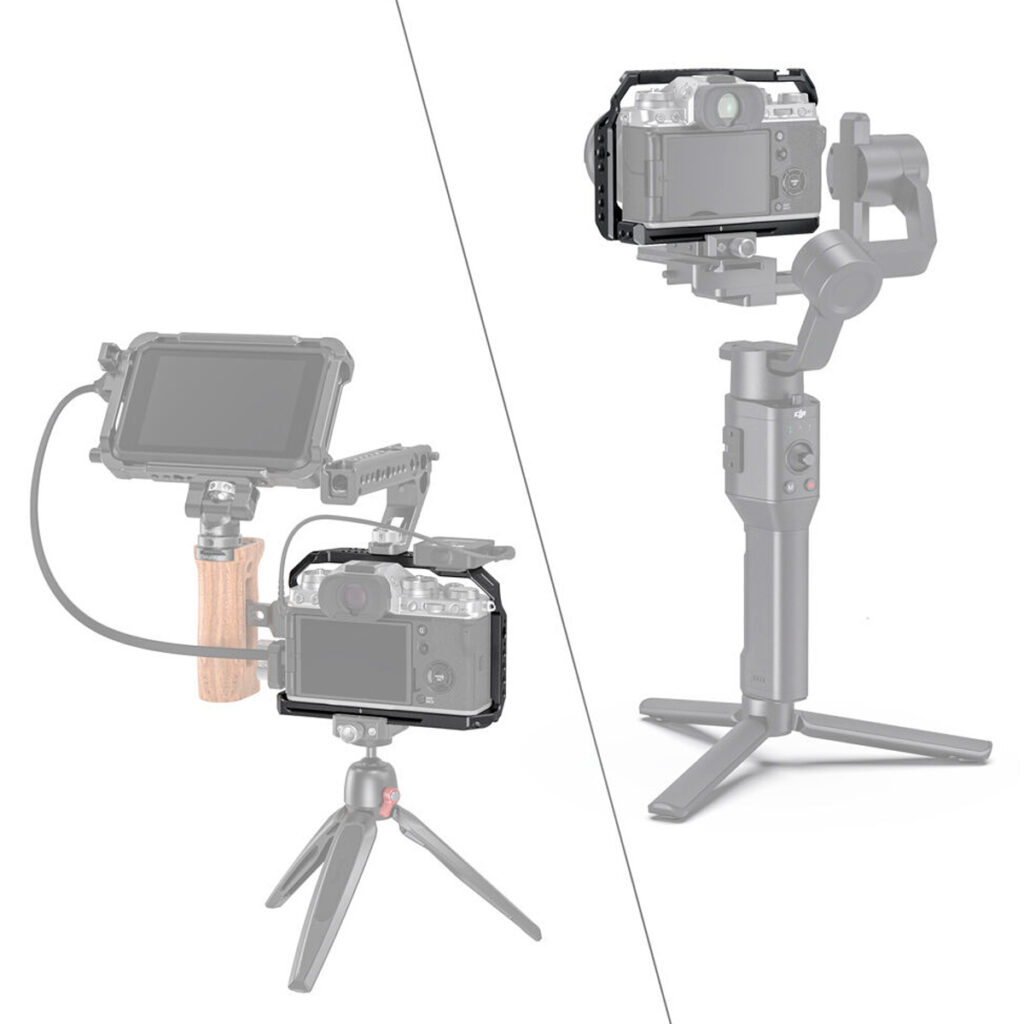 SmallRig-2808-5 Jaettu kuva: vasemmalla puolella on Fujifilm X-T4 SmallRig 2808 Cage -kuvaushäkissä, jossa on puukahva, monitori ja kolmijalka; oikealla puolella kamera on asennettu kardaanivakaimeen, jonka jalustan jalat on ojennettu.