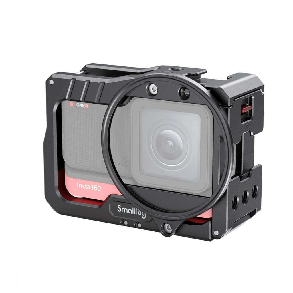 SmallRig-2901 SmallRig 2901 Vlogging Cage w/ Filter Adapter for Insta360 One R 4K on musta häkki, jossa on pyöreä suodatinpidike, kiinnityspisteet ja näkyvä SmallRig-brändi, joka sulkee toimintakameran turvallisesti sisäänsä.