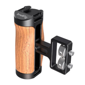 SmallRig-2913 SmallRig 2913 Mini Side Handle Wooden -puukahvassa on kuvioitu puupinta, musta metallirunko ja säädettävä kiinnityskannatin, jossa on kaksi nystyröityä kiristysruuvia.