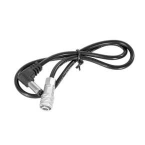 SmallRig-2920 SmallRig 2920 2-pinninen latauskaapeli BMPCC 4K/6K:lle on musta kaapeli, jonka toisessa päässä on suorakulmainen liitin ja toisessa päässä lieriömäinen metalliliitin, joka on kierretty siististi kierresiteellä.