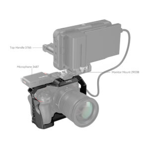 SmallRig-2926-4 Nikon Z5/Z6/Z7/Z6II/Z7II SmallRig 2926 -häkissä, jossa on suuri objektiivi, yläkahva (3765), mikrofoni (3487) ja monitorikiinnike (2903B); jokainen lisävaruste on merkitty ja monitori on puoliksi läpinäkyvä.