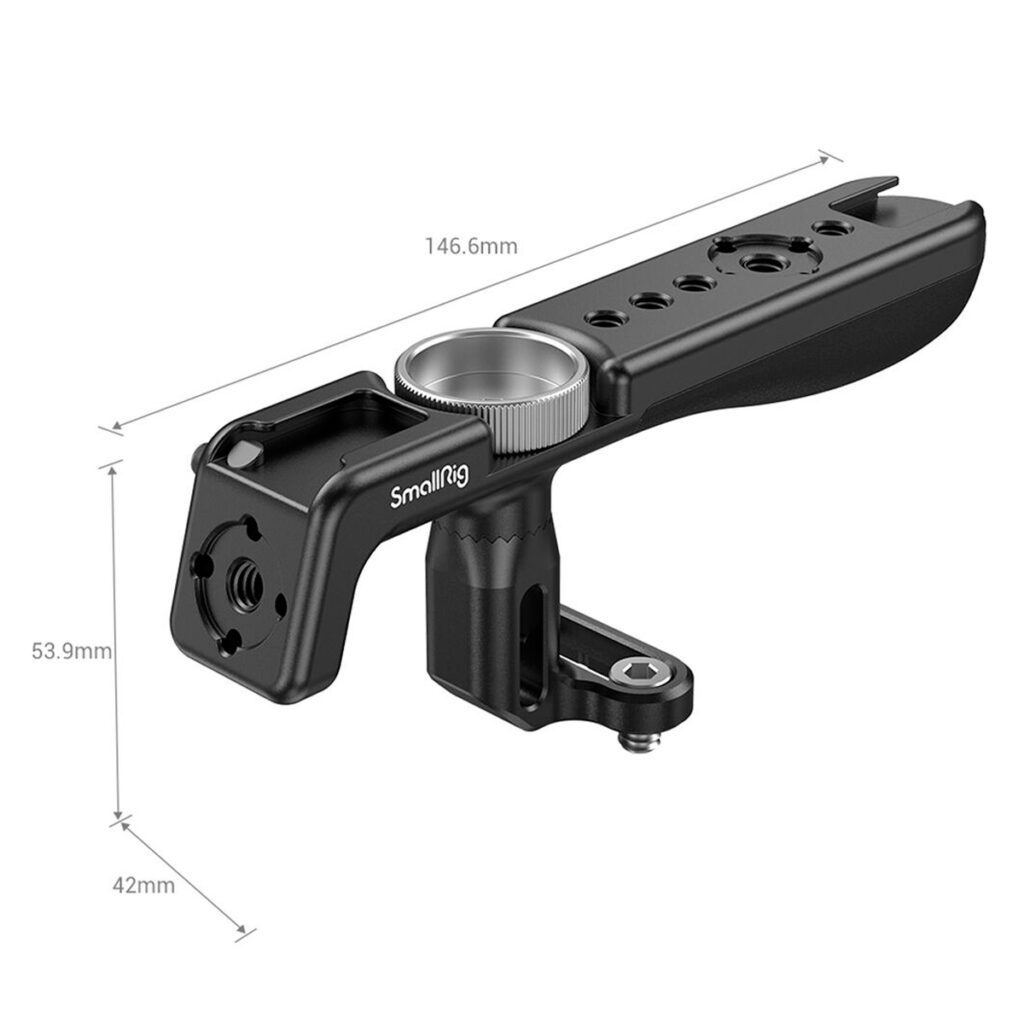 SmallRig-2949-4 SmallRig 2949 Lightweight Top Handle w/ 1/4" Screws on kuvassa mustana, ja sen mitat ovat 146,6 mm x 53,9 mm x 42 mm, ja siinä on kiinnitysreiät, hopeinen kellotaulu ja kiinnityskannatin pohjassa.