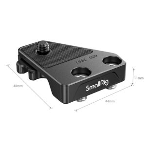 SmallRig-2951-3 SmallRig 2951 Mounting Adapter for Z CAM on musta kameralevy, jossa on kuvioitu pinta, yläruuvi, kaksi suurta reikää ja mitat 48mm (L) x 44mm (L) x 11mm (K). Levyyn on kaiverrettu mallinumero 2931.