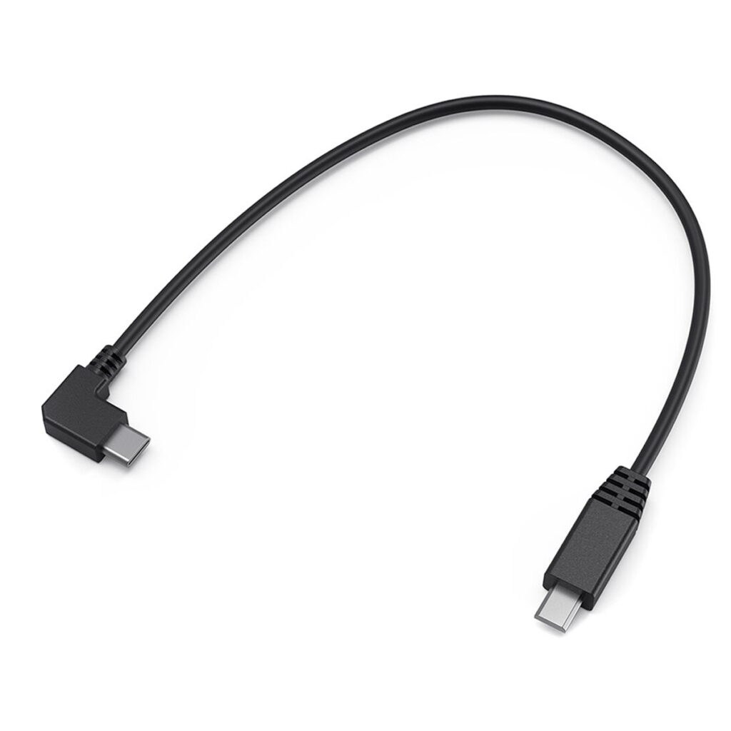 SmallRig-2971-2 SmallRig 2971 Remote Cable for Sony on musta USB-C-kaapeli, jossa on yksi suora ja yksi suorakulmainen liitin, kuvassa valkoisella pohjalla.