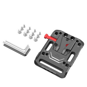 SmallRig-2988-4 Mustaa ja punaista metallia oleva SmallRig 2988 Battery Plate V-Mount -paristokilpi on kuvassa, jossa on useita kiinnitysreikiä, neljä L-kirjaimen muotoista kuusiokoloavainta ja kymmenen hopeista ruuvia, jotka on sijoitettu sen viereen valkoiselle taustalle.