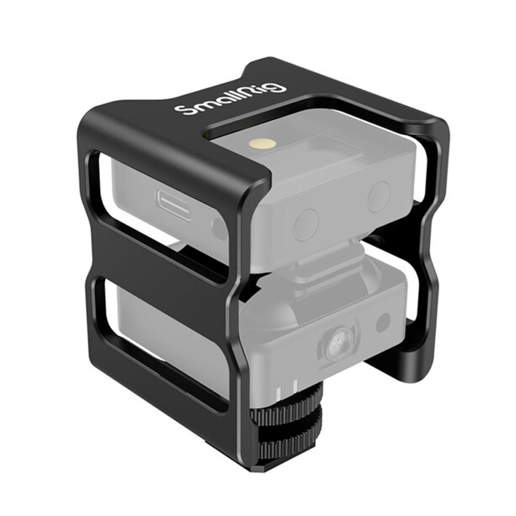 SmallRig-2998-2 SmallRig 2998 Cage for Rode Wireless Go on musta häkki, jossa on avoimet sivut, painike- ja porttileikkaukset sekä pohjakiinnike ja joka on suunniteltu pitämään ja suojaamaan turvallisesti pientä toimintakameraa tai langatonta mikrofonia.