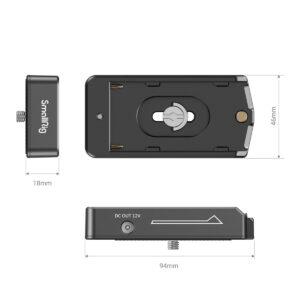 SmallRig-3018-5 SmallRig 3018 NP-F Battery Adapter Plate Lite on mustaa metallia, kooltaan 94mm x 46mm x 18mm, ja siinä on kiinnitysruuvi, DC OUT 12V -portti ja sivunuolen nuolimerkki.