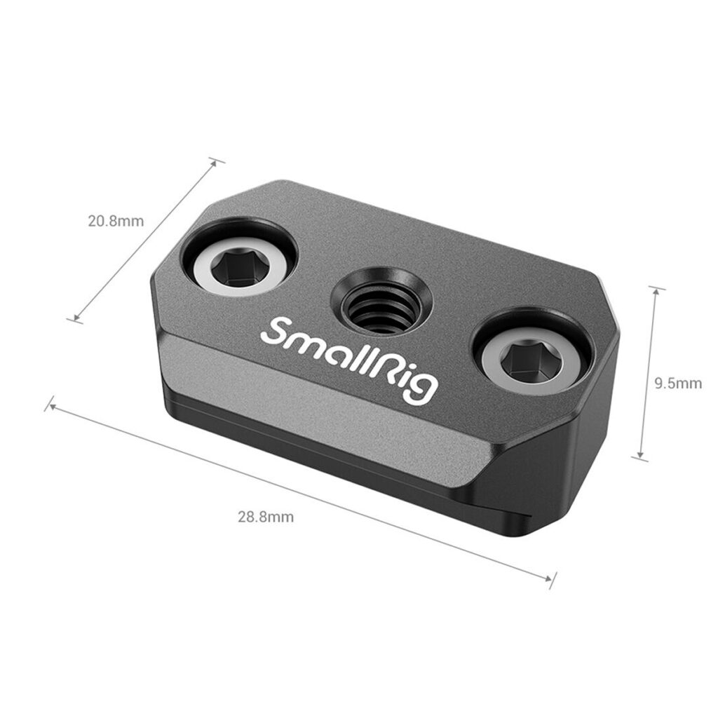 SmallRig-3032-3 SmallRig 3032 NATO Rail for DJI Ronin RS2 / RSC2 on suorakulmainen musta kameran lisävarustelevy, jossa on kaksi ruuvinreikää, keskimmäinen kierteitetty reikä ja jonka mitat ovat 28,8 mm leveä, 20,8 mm syvä ja 9,5 mm korkea.