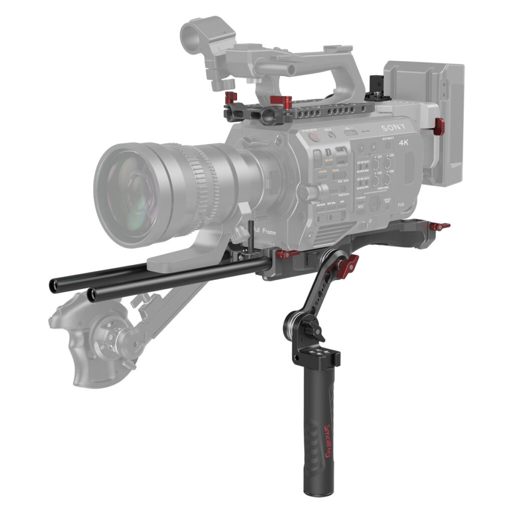 SmallRig-3057-1 SmallRig 3057 Professional Kit Sony FX9:lle on harmaa ja musta videokameralaitteisto, jossa on objektiivi, sauvat, yläkahva, olkatuki ja käsikahva.