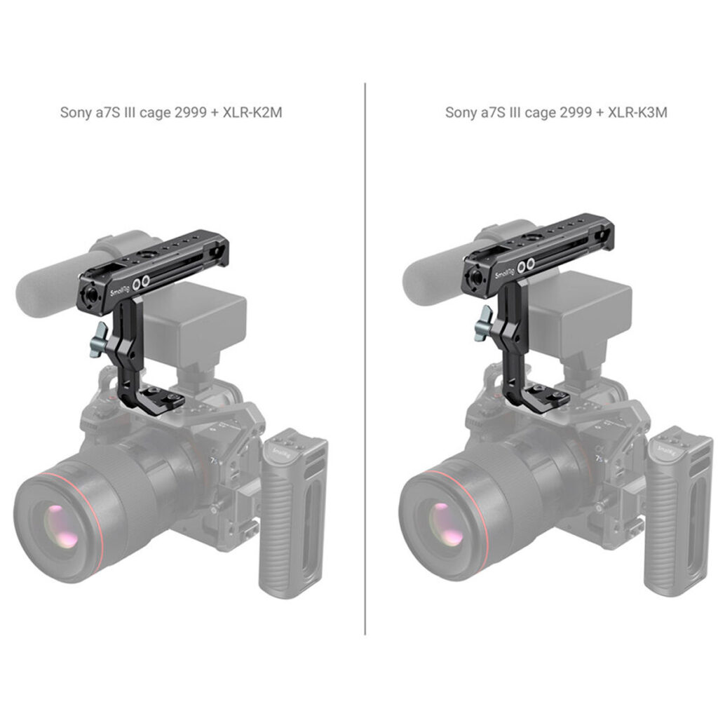 SmallRig-3082-3 Sony a7S III -kameroiden vertailu vierekkäin häkissä eri XLR-sovittimilla - K2M (vasemmalla) ja K3M (oikealla) - joissa molemmissa on kiinnitetyt mikrofonit ja SmallRig 3082 Top Handle for Sony XLR K1M/K2M/K3M & Panasonic XLR1 Adapter.
