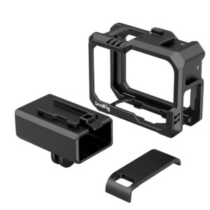 SmallRig-3083-5 Mustasta metallista valmistettu SmallRig 3083 Cage for GoPro HERO 9 / HERO 10, jossa on yhteensopivat kiinnitystarvikkeet, näkyy valkoisella pohjalla.