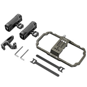 SmallRig-3155-2 SmallRig 3155 Universal Mobile Phone Handheld Video Rig, jossa on metallinen runko, kaksi sylinterimäistä kahvaa, kiinnityskannatin, kuusiokoloavaimet ja kaksi mustaa hihnaa, on järjestetty siististi valkoiselle taustalle.
