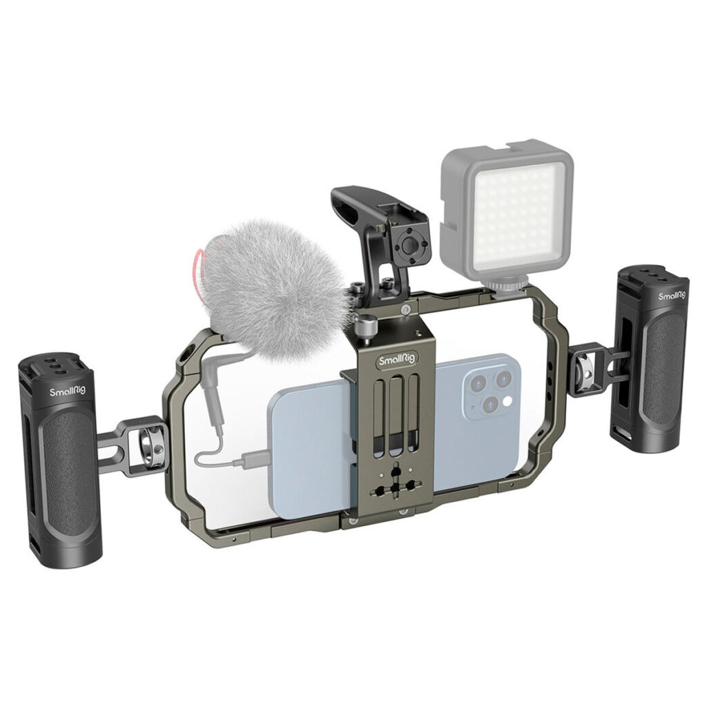 SmallRig-3155-4 SmallRig 3155 Universal Mobile Phone Handheld Video Rig kiinnittää älypuhelimen metalliseen kiinnikkeeseen, jossa on kaksi sivukahvaa, ulkoinen mikrofoni tuulisuojalla ja päälle asennettu LED-valo, ihanteellinen mobiiliin videokuvaukseen ja vloggaukseen.