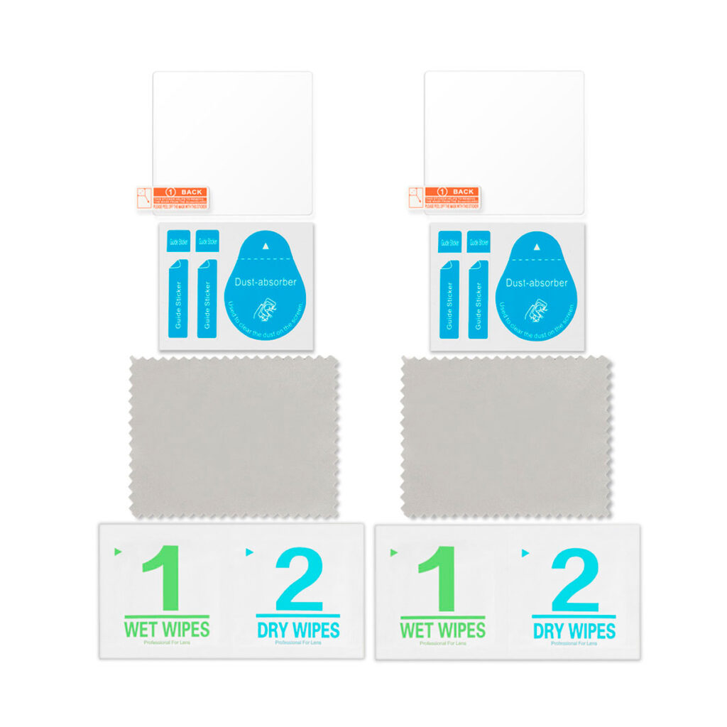 SmallRig-3174-2 Kaksi identtistä SmallRig 3174 Screen Protector for RED Komodo (2 kpl) -pakkausta, joissa kummassakin on näytönsuoja, pölynimeytysaine, opastustarrat, märkäpyyhe, kuivapyyhe ja mikrokuituliina siististi järjestettynä valkoisella pohjalla.