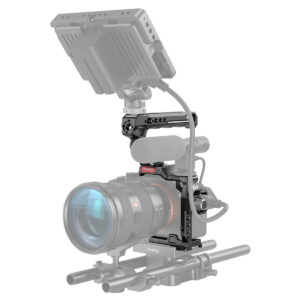 SmallRig-3237-4 SmallRig 3237 Half Cage Kit Sony A7S III:lle on metallinen kamerahäkki, joka on varustettu objektiivilla, ulkoisella monitorilla, mikrofonilla ja lisävarustetangoilla - ihanteellinen edistyneisiin videotuotantokokoonpanoihin.