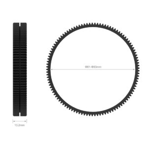 SmallRig-3296-2 SmallRig 3296 Focus Gear Ring Seamless 81-83mm mustan, hienohampaisen SmallRig 3296 Focus Gear Ring Seamless 81-83mm sivu- ja etunäkymät. Hammaspyörän halkaisijaksi on ilmoitettu 83 mm ja paksuudeksi 13,2 mm; etukuva korostaa sen pyöreää muotoa, sivukuva sen leveyttä.