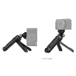 SmallRig-3326-4 Kaksi näkymää SmallRig 3326 SR-RG1 Wireless Shooting Gripistä, musta: toisessa on asennettu kompaktikamera ja jalat on ojennettu, toisessa näkyy 1/4-20-kierre pohjassa.