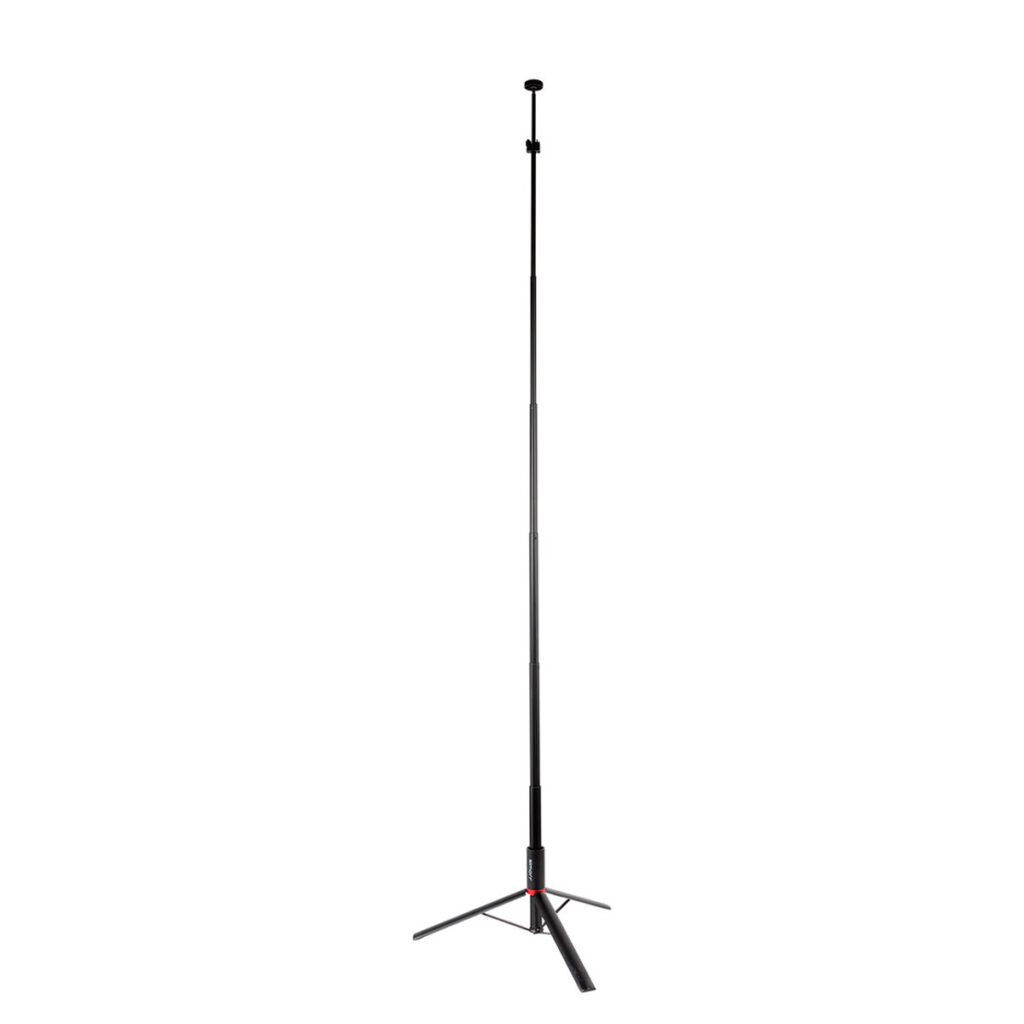 SmallRig-3376-7 SmallRig 3376 Simorr ST30 Multifunctional Livestreaming Tripod on korkea, musta kolmijalkainen jalusta, jossa on ohut, ulosvedettävä tanko, kolme jalkaa ja pieni pyöreä kiinnike yläosassa.