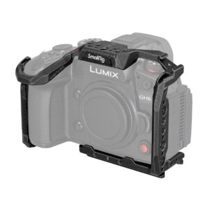 SmallRig-3440 The SmallRig 3440 Black Mamba Cage is mounted around the Panasonic Lumix GH6 camera, providing better support and mounting points for accessories. The semi-transparent camera highlights the features of the cage.