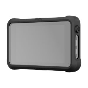 SmallRig-3448-1 SmallRig 3448 Silicon Case Kit for Atomos Ninja V Series on suorakulmainen elektroniikkalaite, jossa on suuri näyttö, kestävä musta piikehys, virtanäppäin ja kaksi oikeanpuoleista porttia.