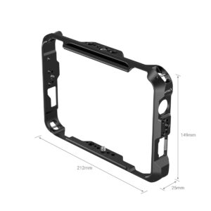 SmallRig-3456-3 SmallRig 3456 Monitor Cage Kit Atomos Shinobi 7:lle on musta, metallinen suorakulmainen häkki, jossa on pyöristetyt kulmat, sisäiset kiinnityspisteet, erilaisia ruuvinreikiä ja aukkoja. Mitat: (L) x 149mm (K) x 25mm (S).