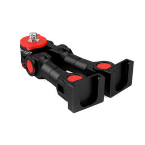 SmallRig-3483-3 SmallRig 3483 Simorr Dual Cold Shoe Extension Bar on musta ja punainen kamerakiinnityssovitin, jossa on yläruuvi, kaksi leveää pohja-aukkoa ja säädettävät nivelet kameroiden tai lisävarusteiden kiinnittämistä varten.