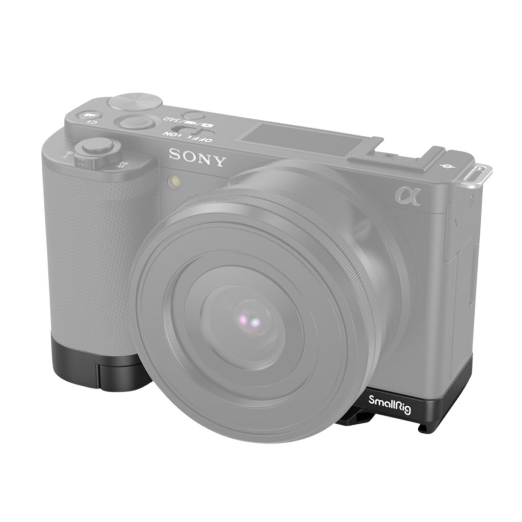 SmallRig-3523-1 Musta SmallRig 3523 Extension Grip for Sony ZV-E10 -laajennuskahva kiinnitetään Sony Alpha -peilittömän kameran pohjaan, mikä parantaa ergonomiaa ja vakautta.