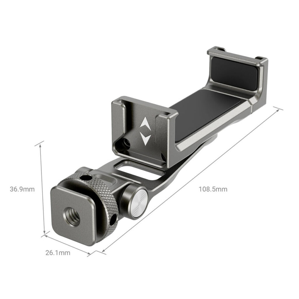 SmallRig 3559 -monitoimisessa yleismallisessa metallisessa älypuhelimen pidikkeessä on säädettävät pidikkeet, joissa on mittalinjat (36,9 mm korkea, 26,1 mm leveä, 108,5 mm pitkä), kuvioidut kahvat ja kiinnitysruuvi pohjassa turvallista kiinnitystä varten.