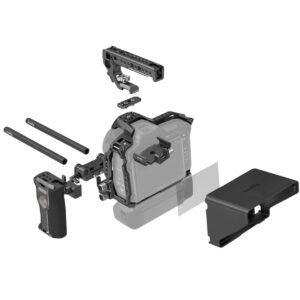 SmallRig-3582-3 Räjähdyskuva SmallRig 3582 Master Kit for BMPCC 6K Pro -kamerasarjasta, jossa näkyvät erilliset ja merkityt osat, kuten kameran häkki, ylä- ja sivukahvat, kiinnitystangot, ruuvit ja suorakulmainen kansi selkeää tunnistamista varten.