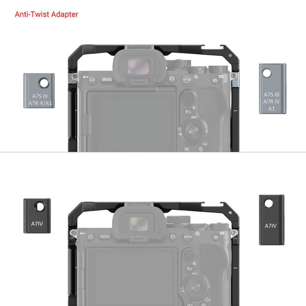 SmallRig-3594-3 Kahdessa kuvassa on SmallRig 3594 Cage for Sony A7IV/A7SIII/A7RIV/A1 with VG-C4EM grip, jossa on metallikehyksiset kiertymisenestoadapterit, joissa on merkinnät "A7S III A7R IV/A1" ja "A7 IV" kameran kummallakin puolella.