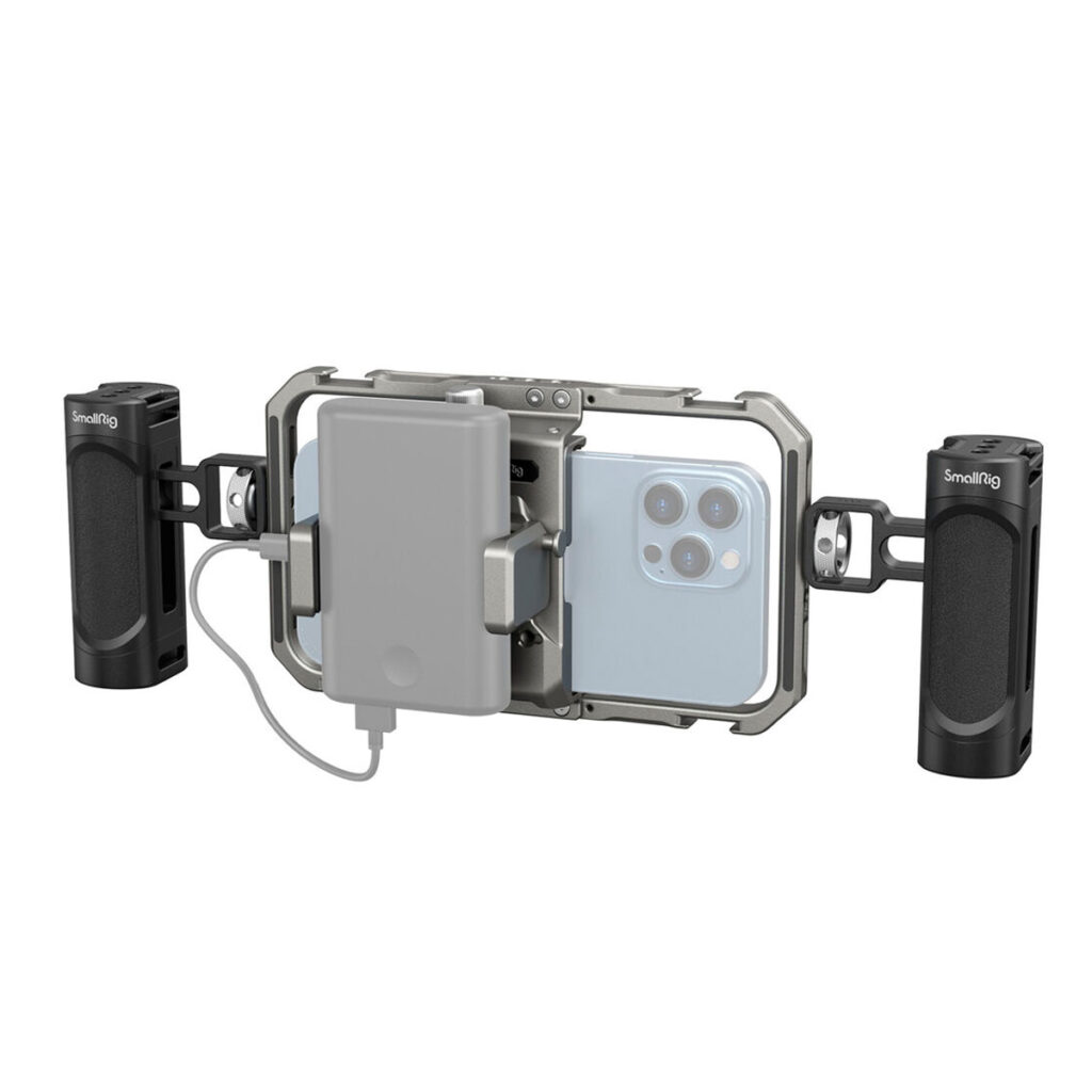 SmallRig-3609 SmallRig 3609 Universal Video Kit for iPhone ja Android on metallinen jalusta, jossa on kaksi kahvaa ja ulkoinen akku, joka on liitetty kaapelilla ja joka on suunniteltu vakauttamaan älypuhelimia videokuvausta tai valokuvausta varten.