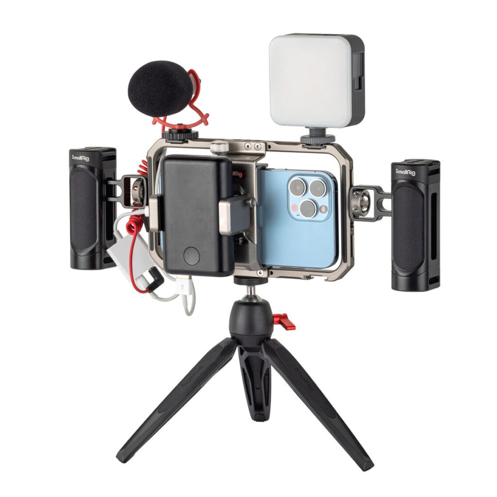 SmallRig-3609-4 SmallRig 3609 Universal Video Kit iPhonelle ja Androidille sisältää jalustan, mikrofonin, LED-valon ja kaksi langatonta mikrofonia, jotka luovat kaiken kattavan mobiilin vloggaus- tai videotallennusasennuksen.