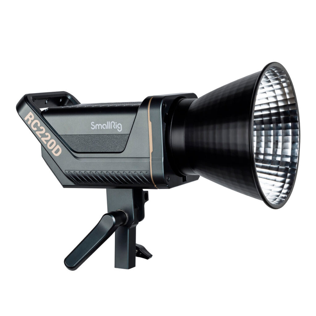 SmallRig-3618 SmallRig 3618 RC 220D Cob Light -LED-valo sisältää suuren heijastimen, mustan metallikotelon ja kiinnitystelineen, joka on ihanteellinen ammattimaiseen valokuvaukseen ja videovalaistukseen.