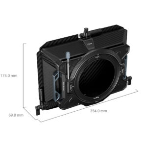 SmallRig-3641-2 SmallRig 3641 Lightweight Multifunctional Modular Matte Box 114mm Basic Kit on 174,0 mm korkea, 254,0 mm leveä ja 69,8 mm syvä musta mattapintainen mattapintainen laatikko, jossa on pyöreä aukko, säätönupit ja kuvioitu pinta.