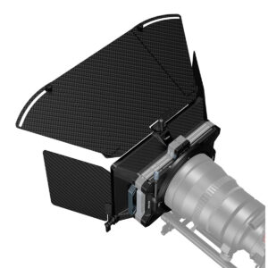 SmallRig-3641-3 SmallRig 3641 Lightweight Multifunctional Modular Matte Box 114mm Basic Kit sisältää hiilikuituliput, ja se kiinnitetään kameran objektiiviin estämään ei-toivottua valoa ja vähentämään linssin häikäisyä kuvaamisen aikana.