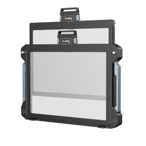 SmallRig-3649 Kaksi SmallRig 3649 Filter Tray 4x5.65" suorakulmaista, läpinäkyvää koteloa, joissa on mustat kehykset ja siniset kahvat; toinen kotelo on asetettu hieman toisen eteen ja alle.