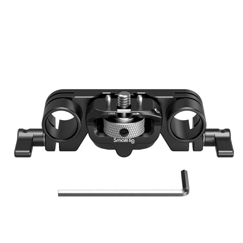 SmallRig-3652-5 SmallRig 3652 Dual Rod Support on musta metallinen kameran lisävaruste, jossa on kaksi sivukiinnikettä, keskimmäinen lukitusnuppi ja mukana toimitettu kuusiokoloavain, joka on sijoitettu etupuolelle ja joka on suunniteltu rigin kiinnittämiseen tai tukemiseen.