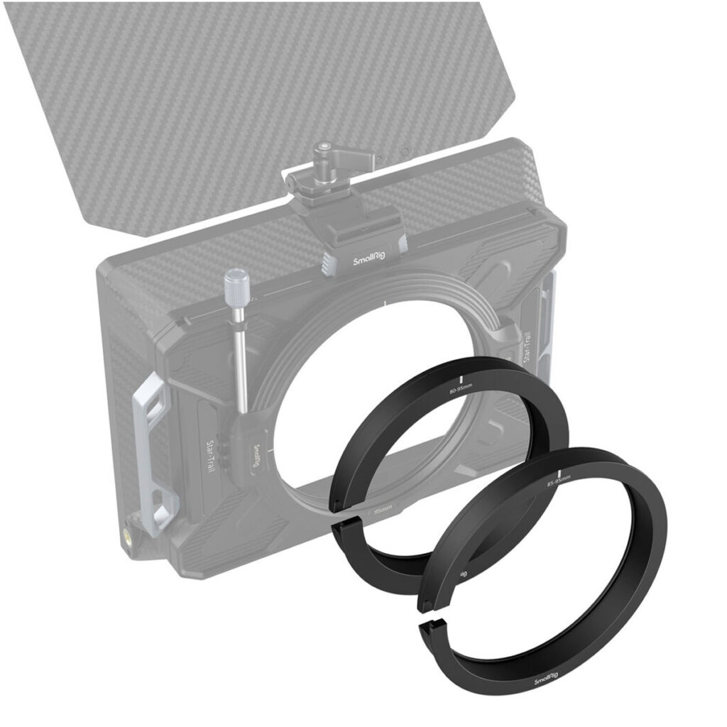 SmallRig-3654-2 SmallRig 3654 Clamp-On Ring Set (80/85-95 mm) on esitetty mustana kahdella pyöreällä sovitinrenkaalla, joissa on hiilikuituinen ylälippu ja metalliset korostukset valkoisella pohjalla.